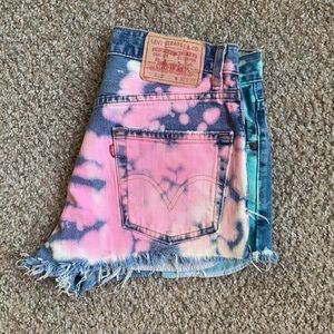 550 Levi high waisted shorts tie dye size 30